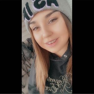 Meet your Posher, Angele